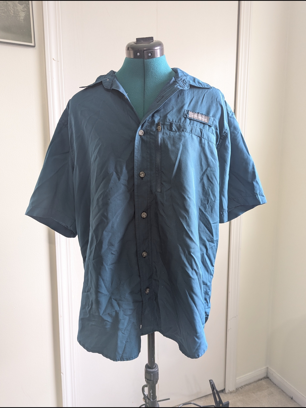 Eddie Bauer Teal Blue and Light Gray Mesh Lined Button Down